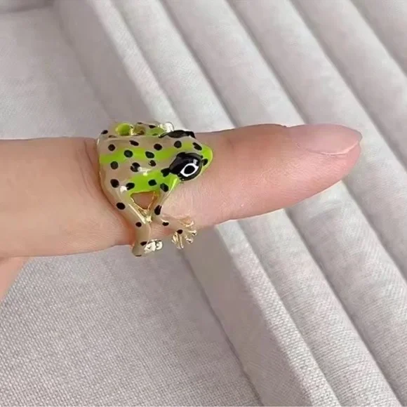 Green Dot Frog Reptile Ring - Picture 6 of 9